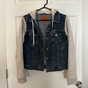 Levi’s denim jacket, size M.